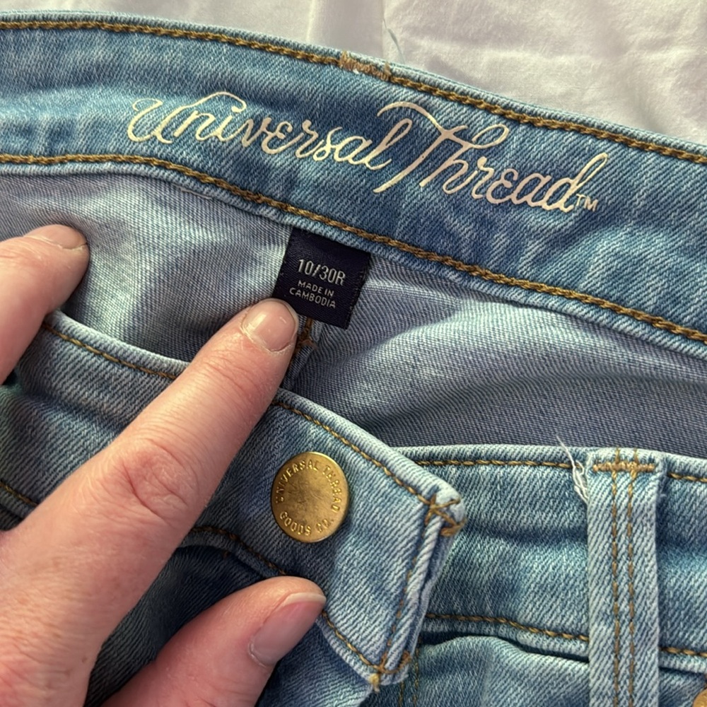 Distressed jeans - Picture 2 of 2